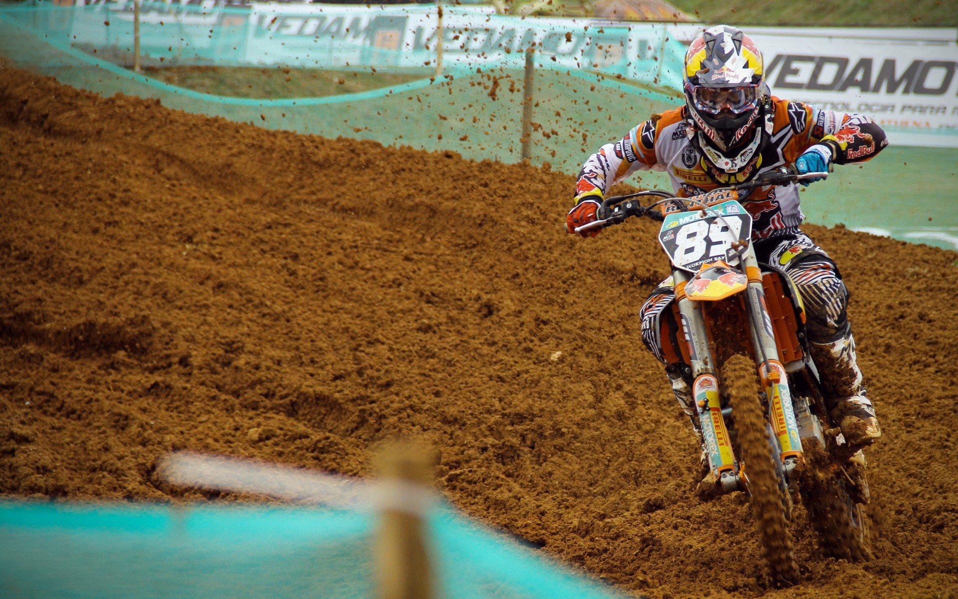 诺伊尔罕见判断失误 埃贝尔,他通常能预见球的动向 但这次运气不佳