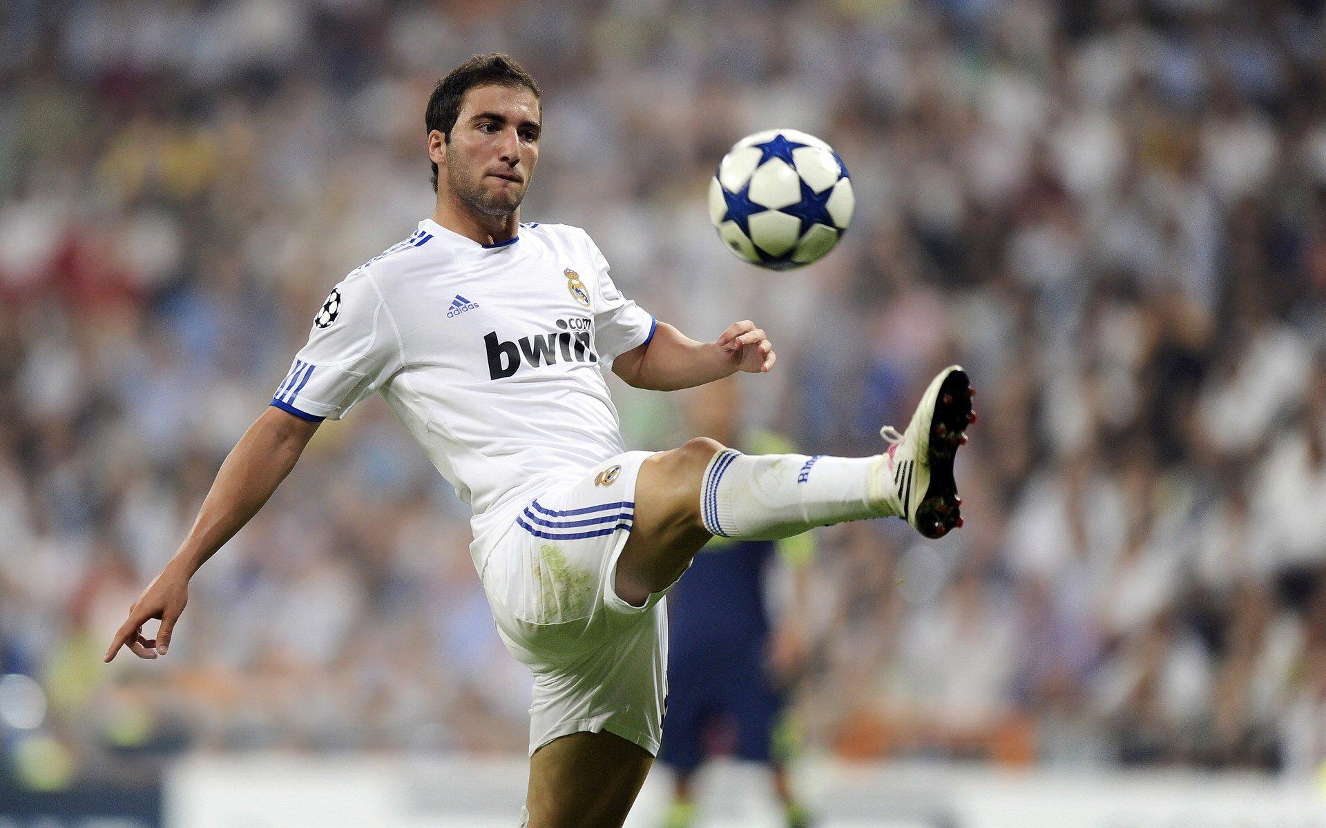 皇马官方确认卡马文加右脚踝扭伤 具体伤势仍需进一步检查