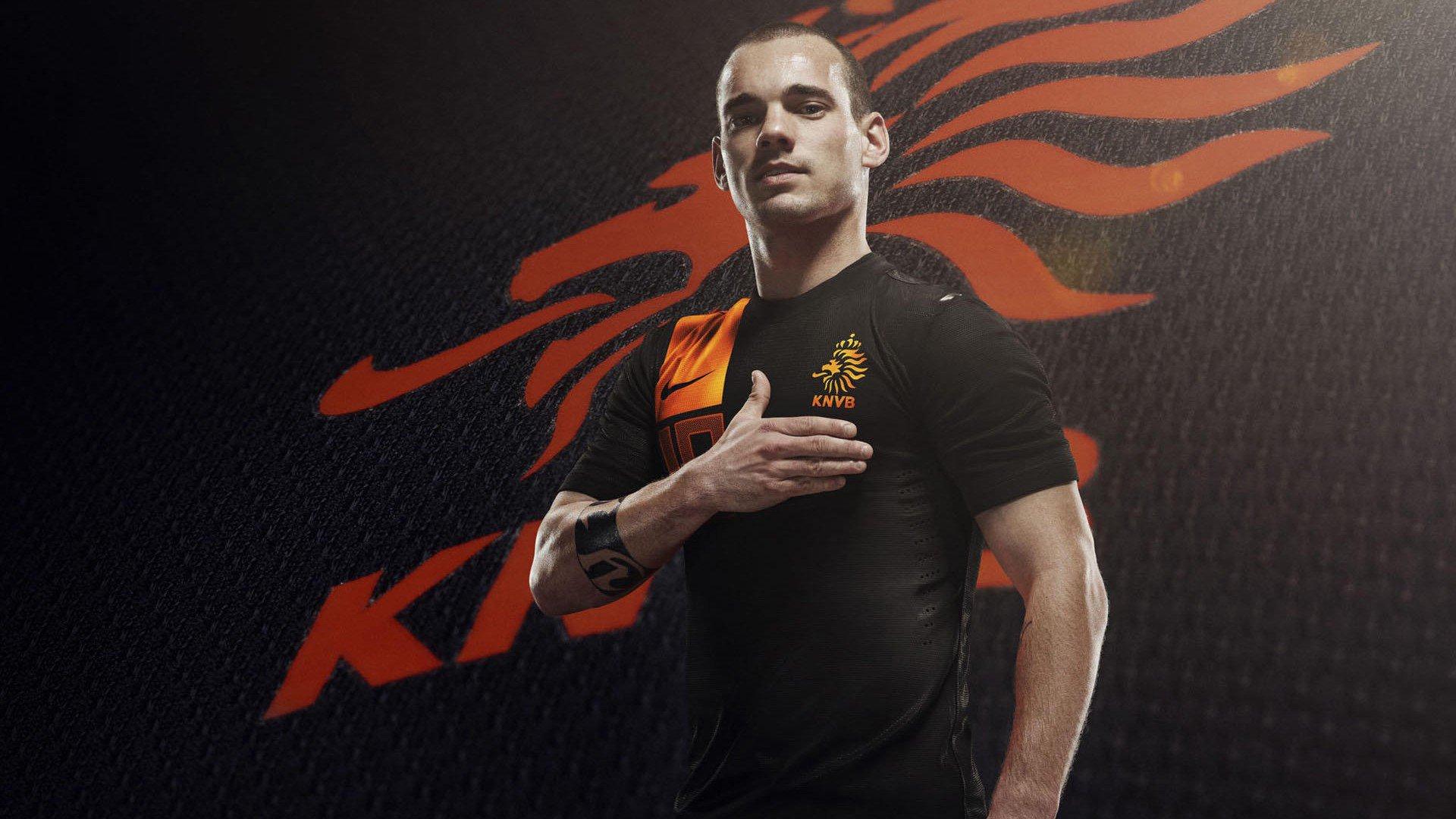 英超焦点战,C罗进球被吹B费中楣 曼联主场补时崩盘憾负狼队